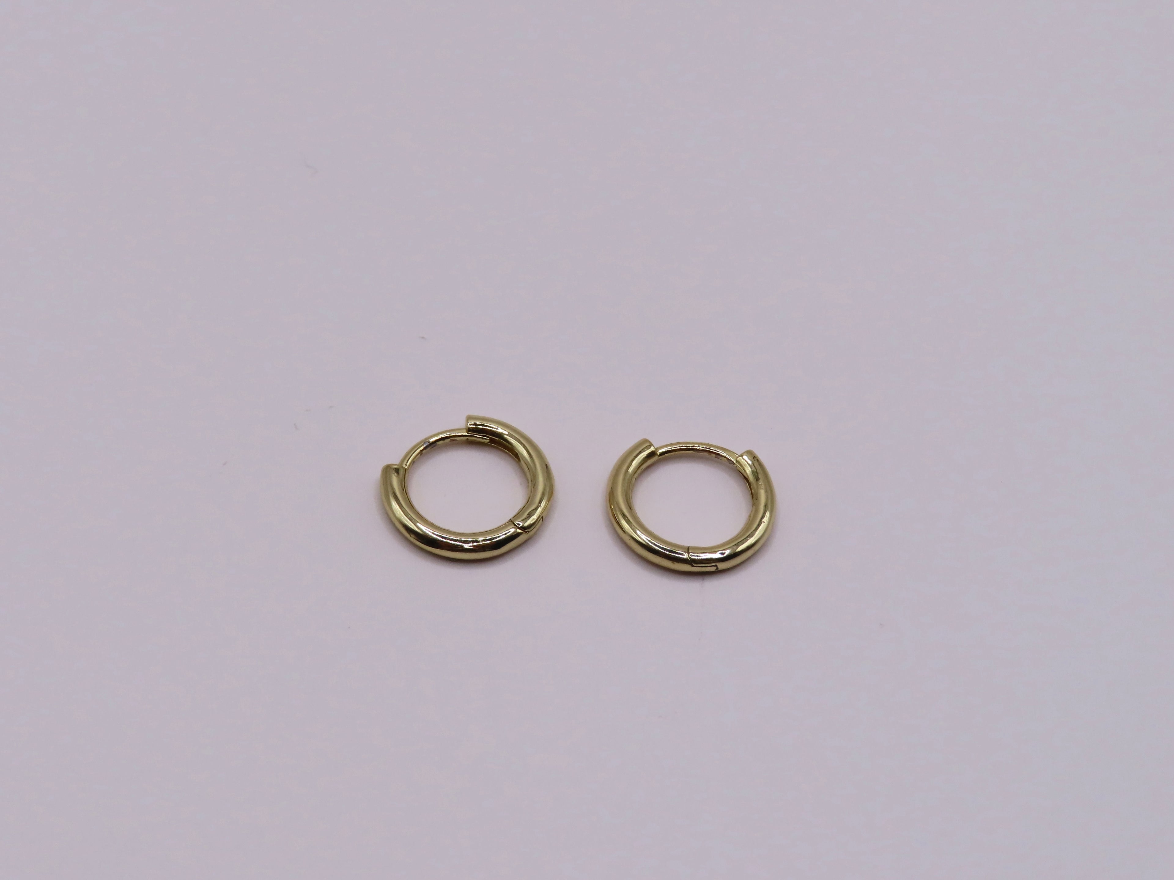 Clara dainty x-small huggy hoops