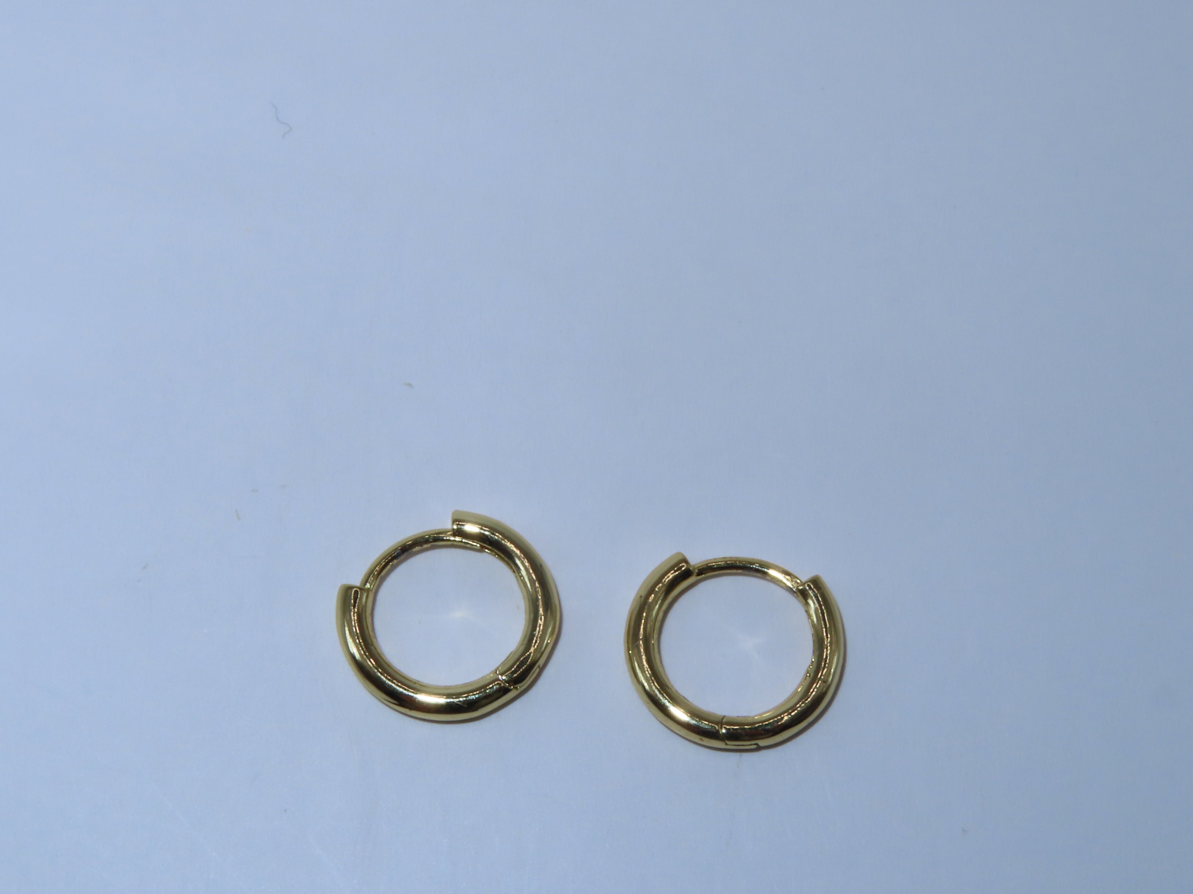 Clara dainty x-small huggy hoops