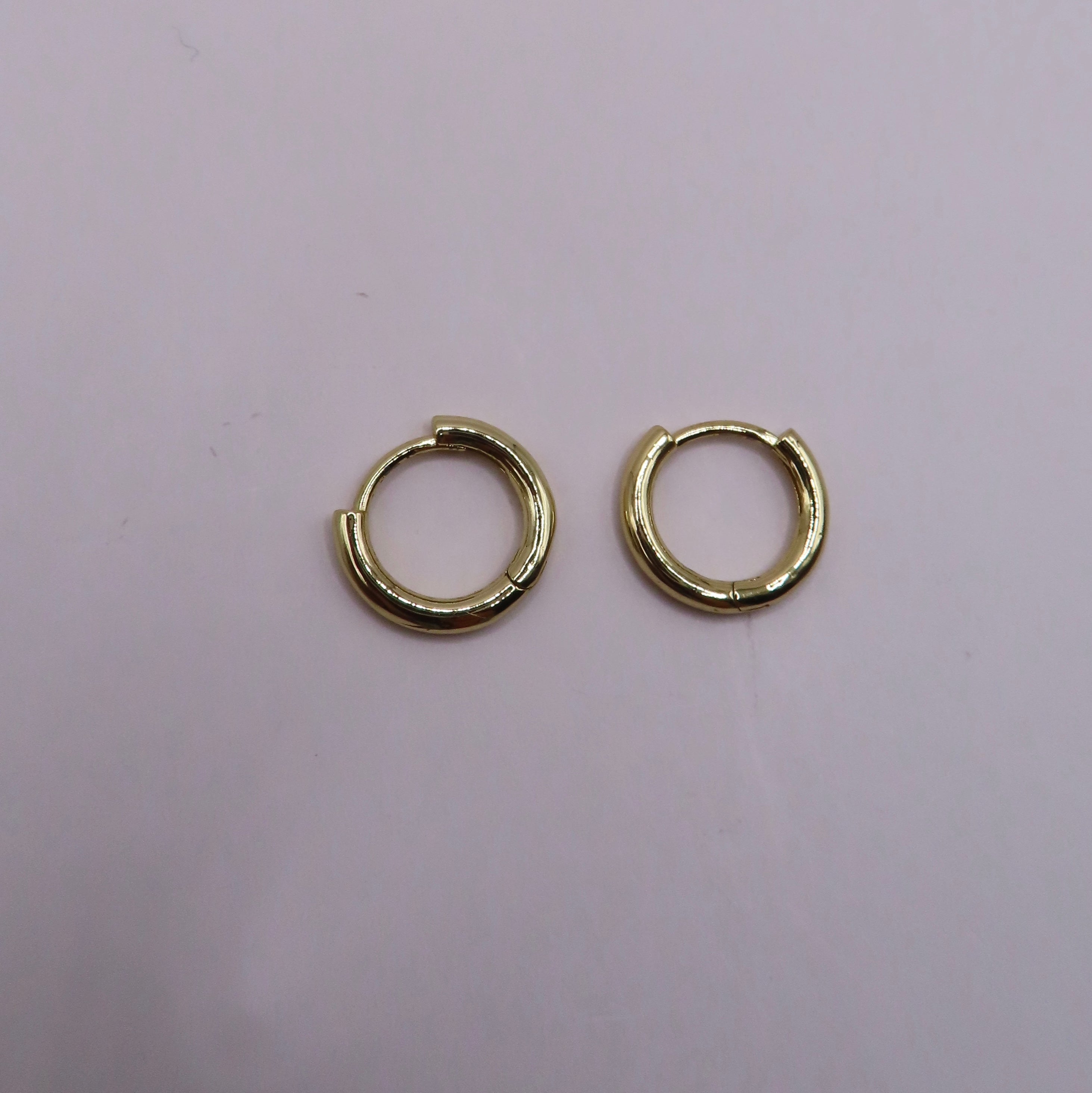 Clara dainty x-small huggy hoops